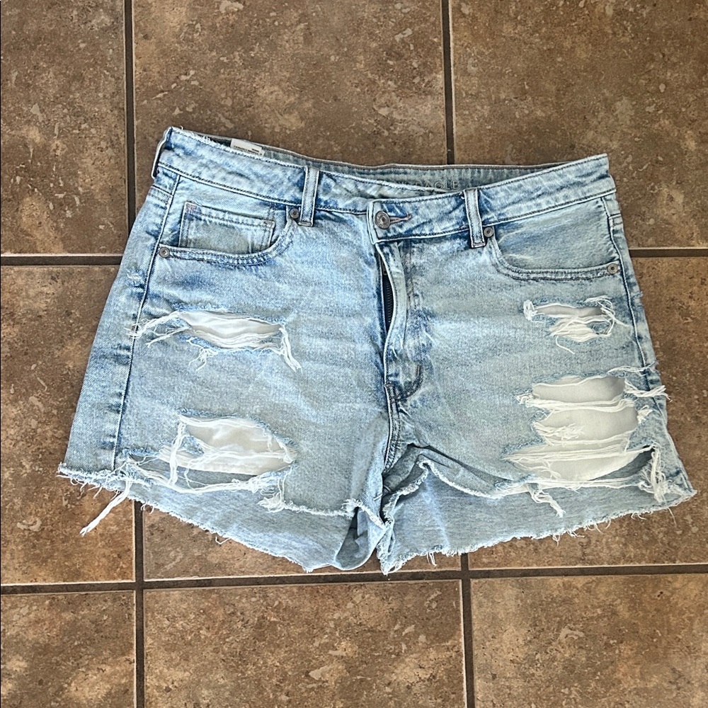 American Eagle Outfitters Women’s Light Blue Mom Short Size 12 Jean Shorts